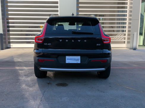 Used 2025 Volvo XC40 B5 Core image 8