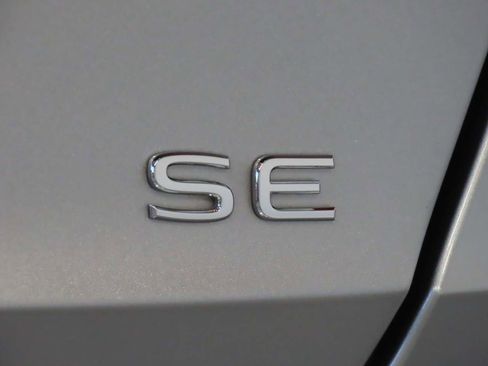 Used 2025 Volkswagen Jetta SE FWD image 17
