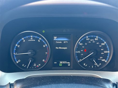 Used 2018 Toyota RAV4 LE image 12