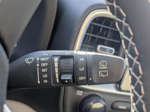 Certified 2024 Hyundai Venue SEL image 28