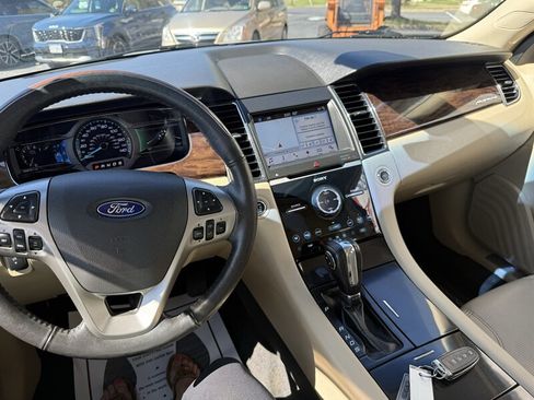 Used 2017 Ford Taurus Limited image 14