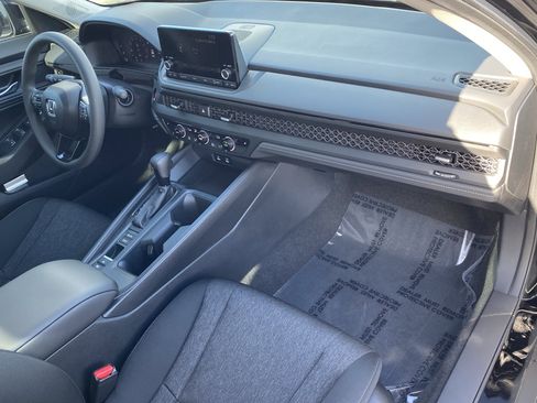 Used 2025 Honda Accord SE image 10