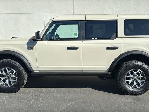 Certified 2025 Ford Bronco Badlands image 5