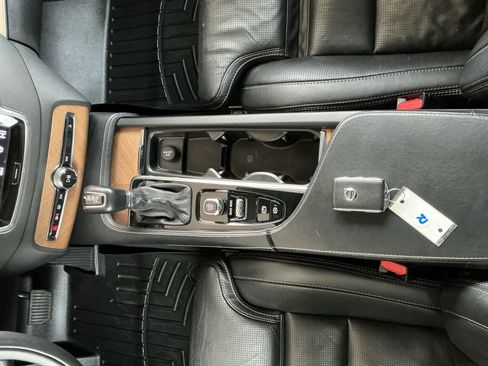 Used 2020 Volvo XC90 T6 Inscription image 11