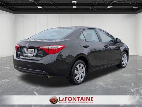 Used 2015 Toyota Corolla LE image 5