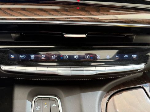 Used 2024 Cadillac Escalade Sport Platinum w/ LPO, ONYX Package AWD/4WD image 19