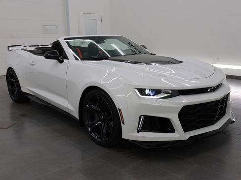 Used 2018 Chevrolet Camaro ZL1 RWD image 2