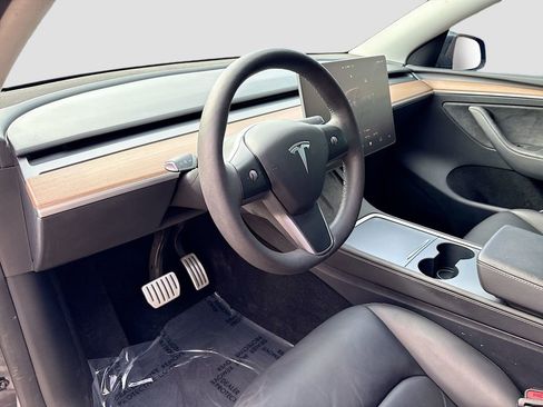 Used 2024 Tesla Model Y Performance AWD/4WD image 9