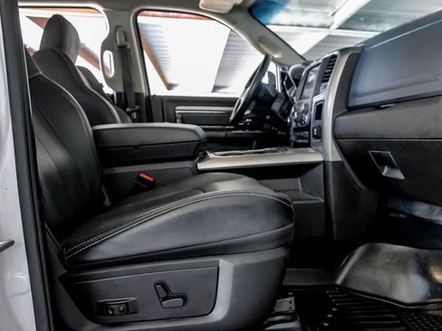 Used 2018 RAM 2500 Laramie w/ Sport Appearance Group AWD/4WD image 31