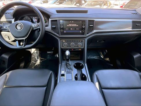 Used 2020 Volkswagen Atlas SE w/ Panoramic Sunroof Package image 16