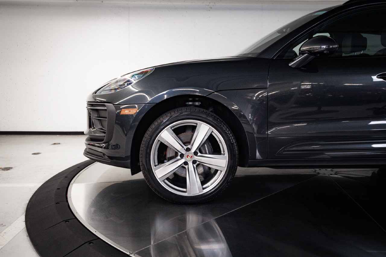 Certified 2026 Porsche Macan AWD/4WD image 11