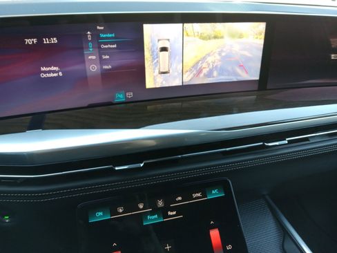 Used 2025 Cadillac Escalade Sport Platinum w/ LPO, ONYX Package image 16