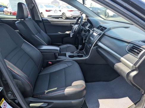 Used 2016 Toyota Camry SE FWD image 31