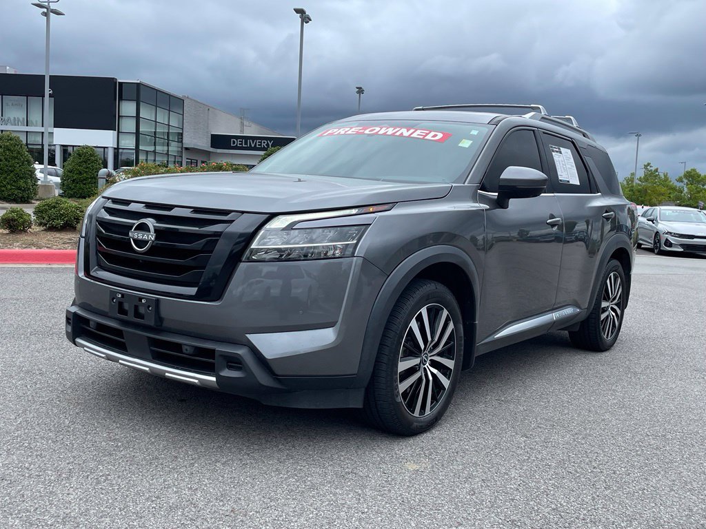 Used 2023 Nissan Pathfinder Platinum w/ Black Appearance Package FWD image 3