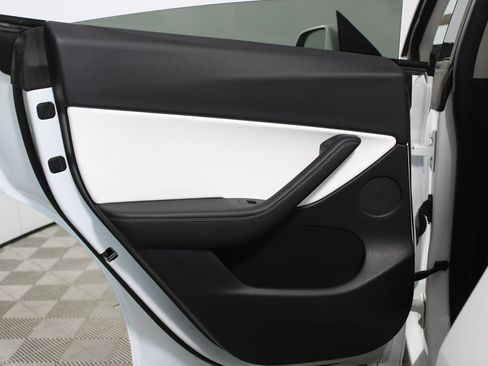 Used 2021 Tesla Model Y Long Range image 20