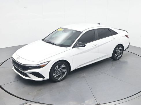 Used 2025 Hyundai Elantra SEL FWD image 25