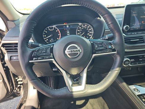 Used 2019 Nissan Altima 2.0 Edition One image 11