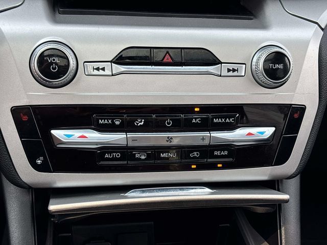 Used 2022 Ford Explorer XLT w/ Equipment Group 202A AWD/4WD image 35