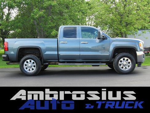 Used 2015 GMC Sierra 2500 SLE w/ SLE Preferred Package AWD/4WD image 2