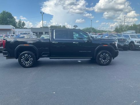Used 2024 GMC Sierra 2500 Denali Ultimate AWD/4WD image 4