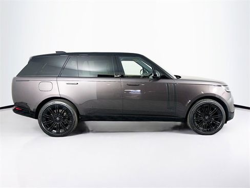 New 2025 Land Rover Range Rover Long Wheelbase SE image 4