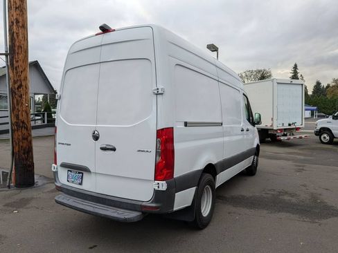 Used 2019 Freightliner Sprinter 2500 RWD image 7