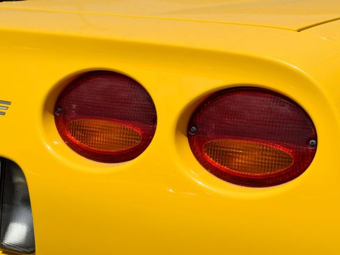 Used 2000 Chevrolet Corvette Convertible w/ Memory Pkg RWD image 14