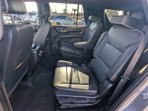Used 2023 GMC Yukon SLT w/ SLT Premium Package image 14