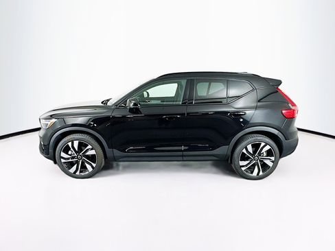 Used 2025 Volvo XC40 B5 Plus image 4