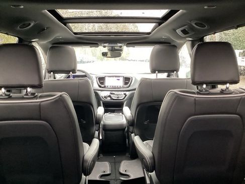 New 2026 Chrysler Pacifica Limited w/ S Appearance Package image 15