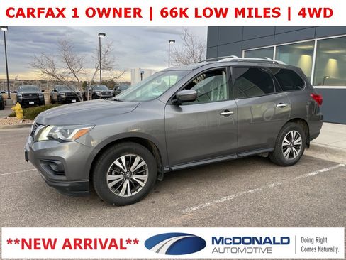 Used 2017 Nissan Pathfinder SV image 1