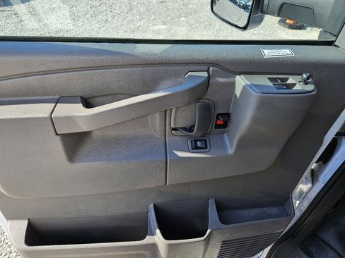 Used 2022 GMC Savana 3500 Extended w/ Power Convenience Package RWD image 42