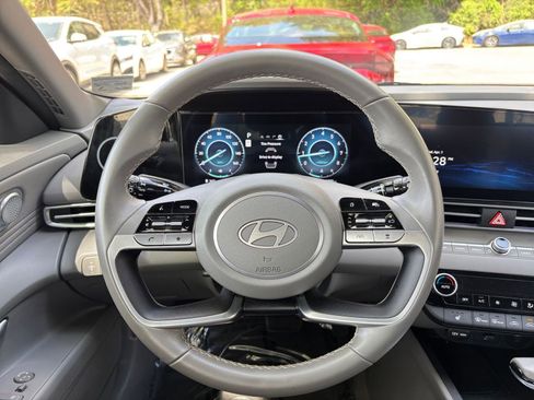 Used 2025 Hyundai Elantra SEL image 36