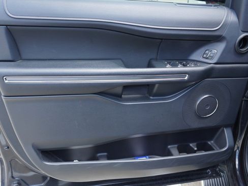 Used 2022 Ford Expedition XLT RWD image 16