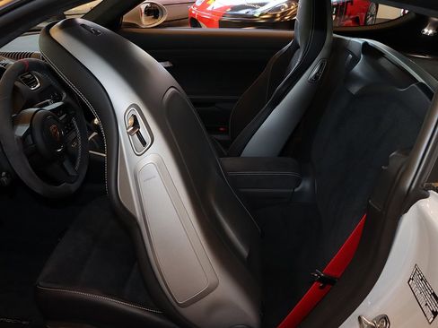 Used 2020 Porsche 718 Cayman GT4 image 41