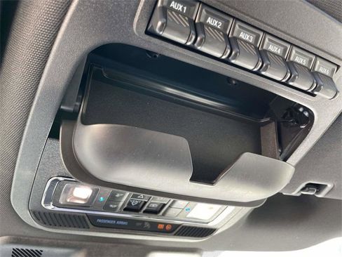 Certified 2025 Ford F250 Platinum image 30