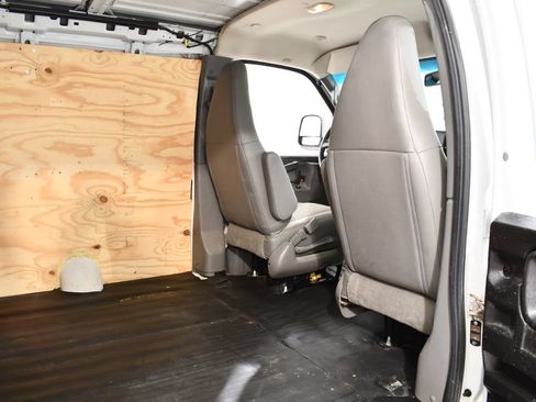 Used 2018 Chevrolet Express 2500 w/ Driver Convenience Package RWD image 16