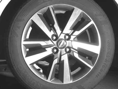 Used 2025 Nissan Versa SV image 14