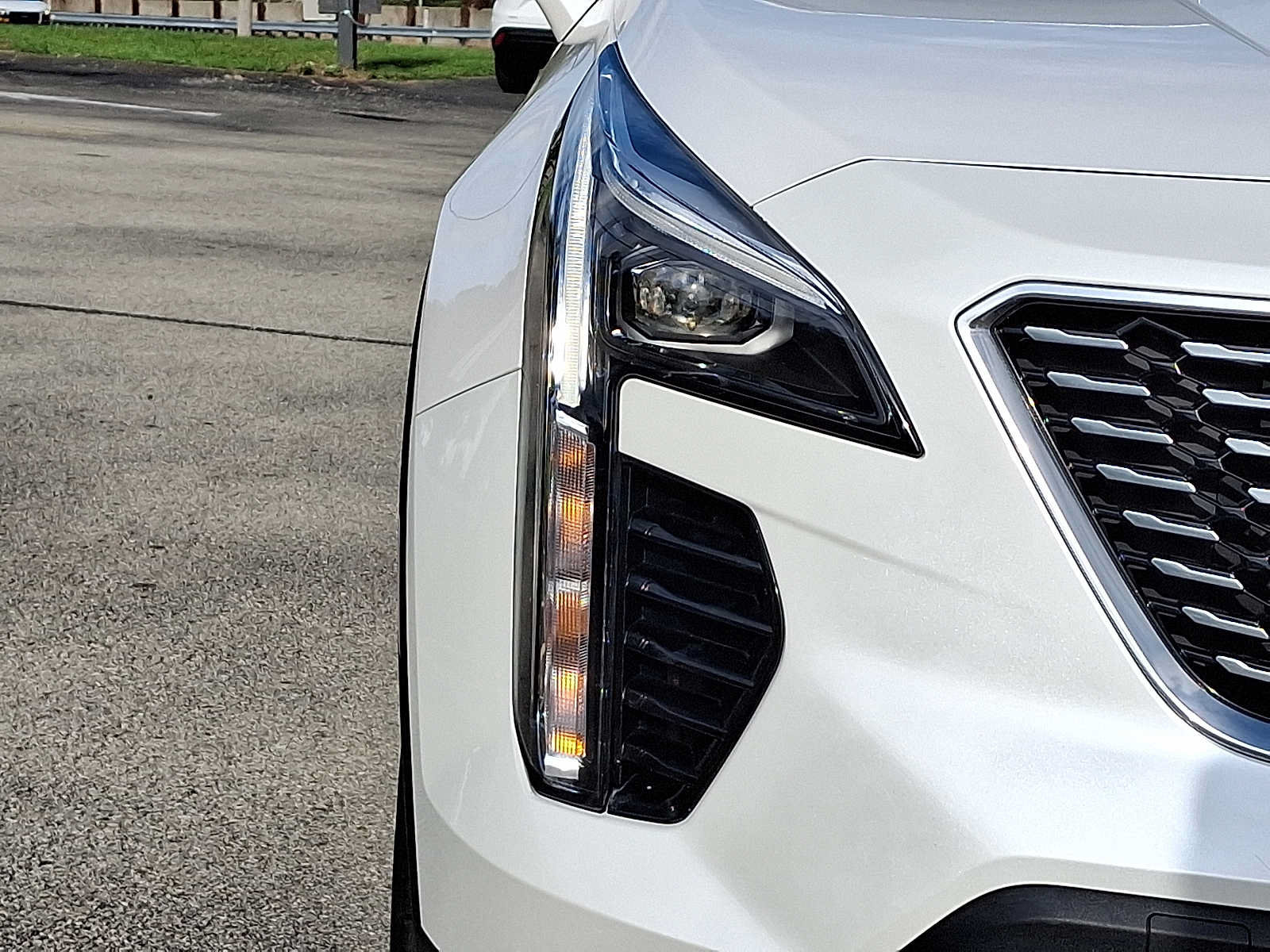 Used 2019 Cadillac XT4 Premium Luxury w/ Enhanced Visibility Package AWD/4WD image 9