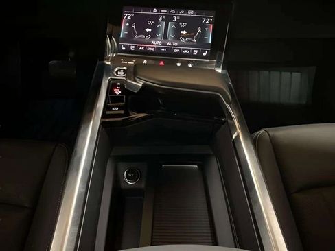 Used 2022 Audi e-tron Premium Plus w/ Premium Plus Package image 69