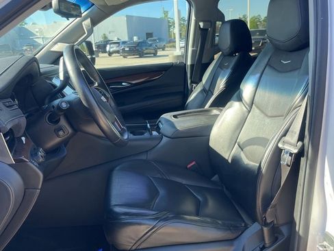 Used 2019 Cadillac Escalade ESV Luxury image 7