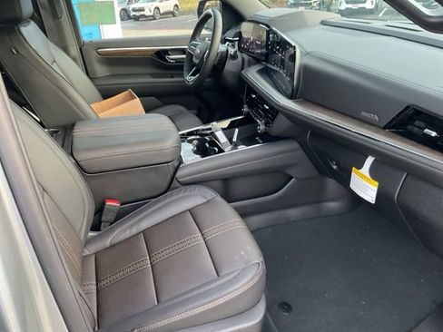 New 2026 Chevrolet Suburban High Country image 30