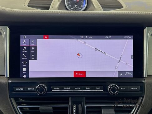 Used 2021 Porsche Macan Turbo image 18