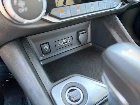 Certified 2024 Nissan Sentra SV FWD image 21