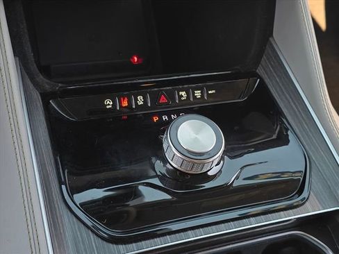 Used 2024 Jeep Wagoneer L Series II RWD image 22
