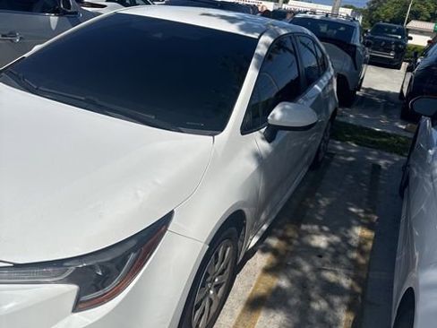 Used 2021 Toyota Corolla LE FWD image 3