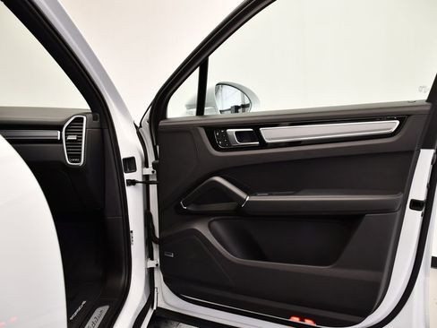 Used 2023 Porsche Cayenne S image 48