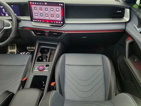 Used 2025 Volkswagen Tiguan SE R-Line FWD image 38
