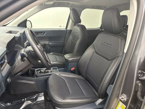 Used 2025 Ford Maverick Lobo AWD/4WD image 16