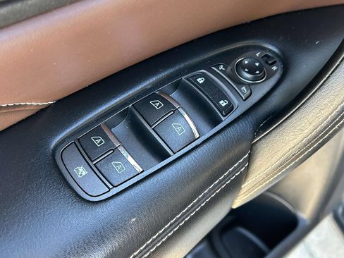 Used 2022 INFINITI QX80 Premium Select w/ All-Season Package RWD image 17
